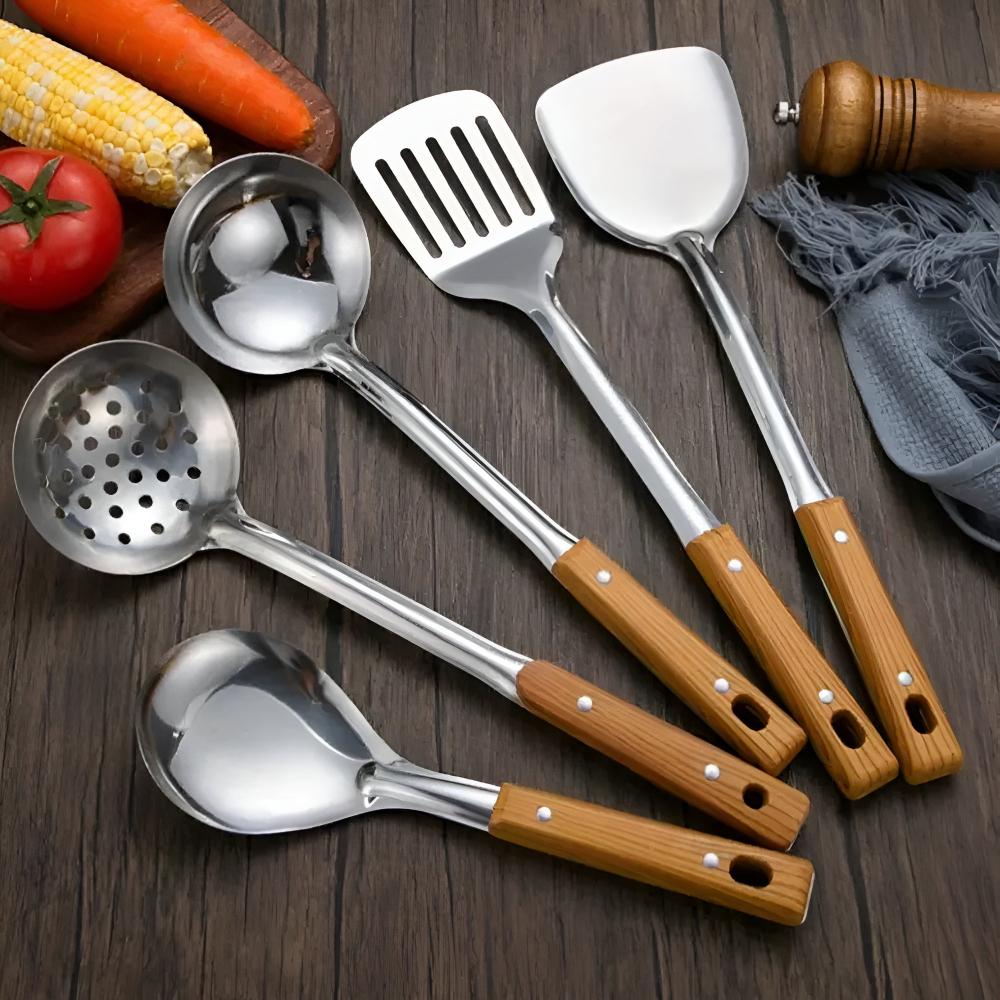 Rvs keukengerei set met houten handgrepen
