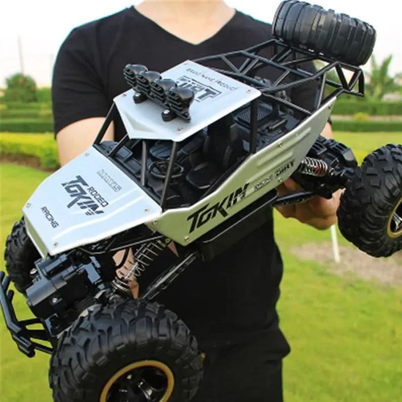 Op afstand bestuurbare 4x4 monstertruck met off-road banden
