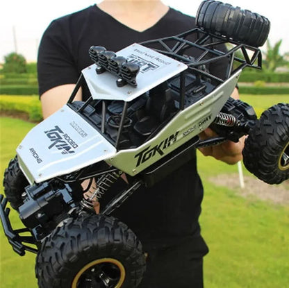 Op afstand bestuurbare 4x4 monstertruck met off-road banden