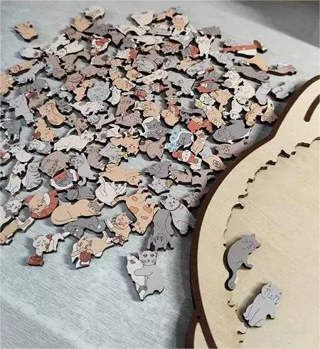 Houten katvormige puzzel van 135 stukjes