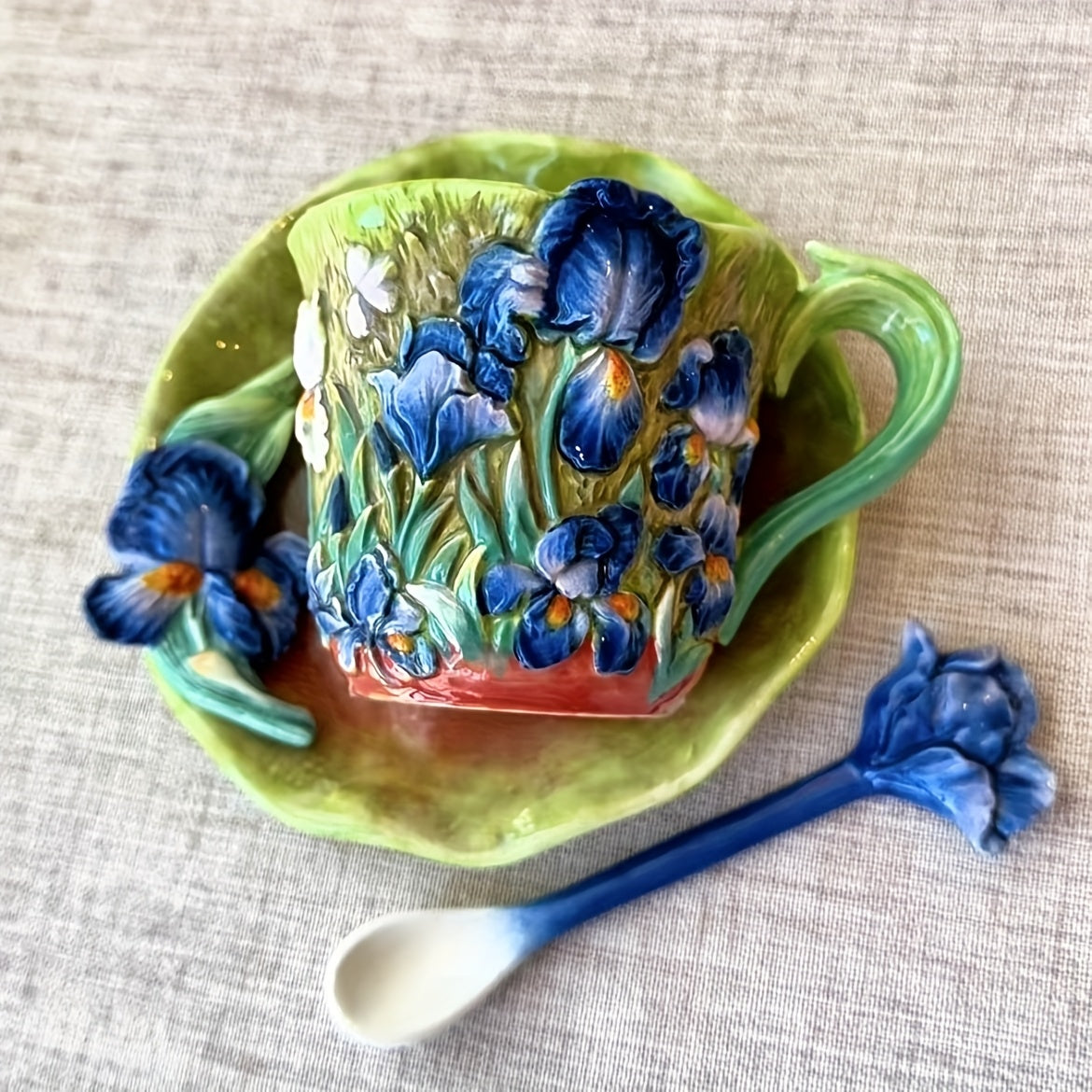 Keramische kop en schotel set met bijpassende lepel
