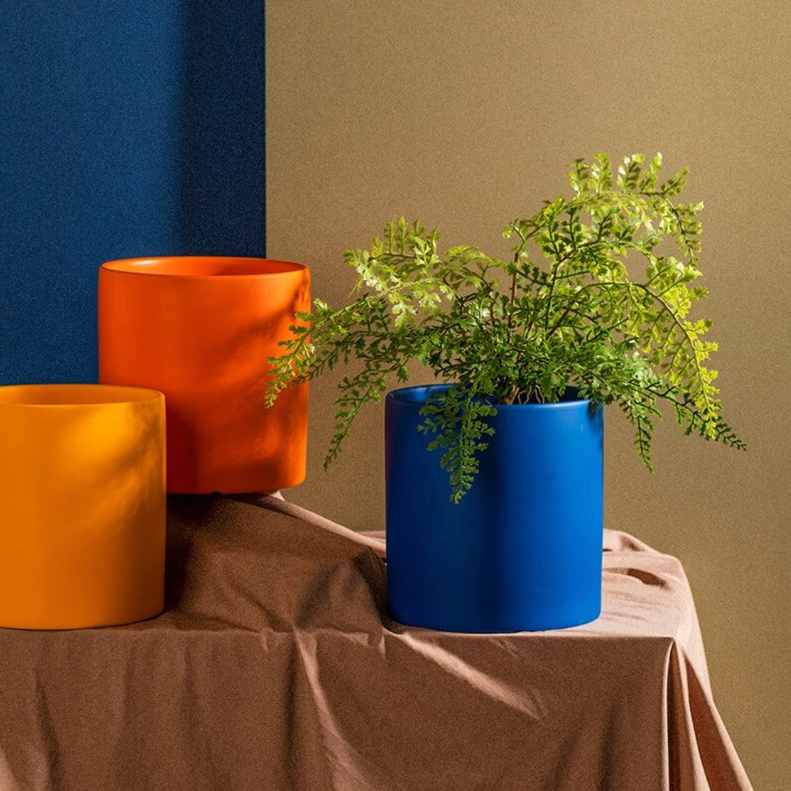 Handgemaakte keramische bloempot met bijpassende schotel