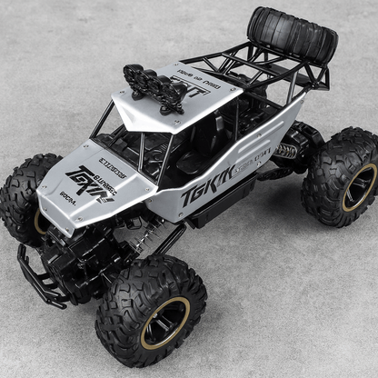 Op afstand bestuurbare 4x4 monstertruck met off-road banden