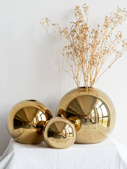 Gouden keramische bolvaas met glanzende afwerking