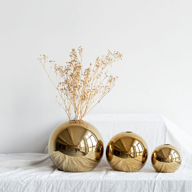 Gouden keramische bolvaas met glanzende afwerking