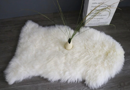 Zacht faux fur schapenvacht vloerkleed met antislip achterkant
