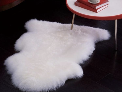 Zacht faux fur schapenvacht vloerkleed met antislip achterkant