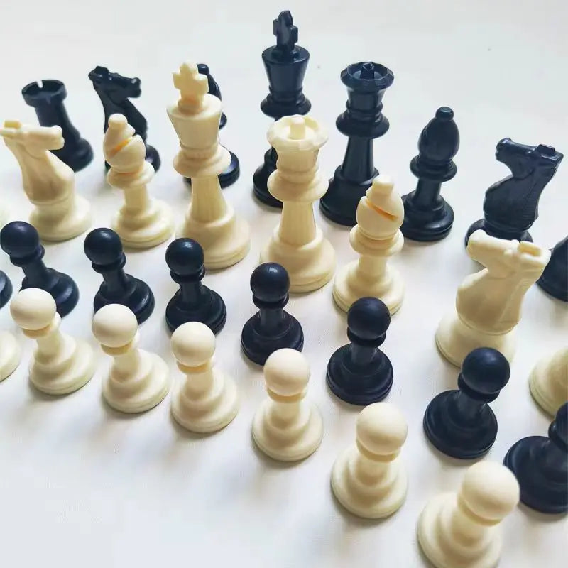 Houten schaakset met 32 klassieke schaakstukken