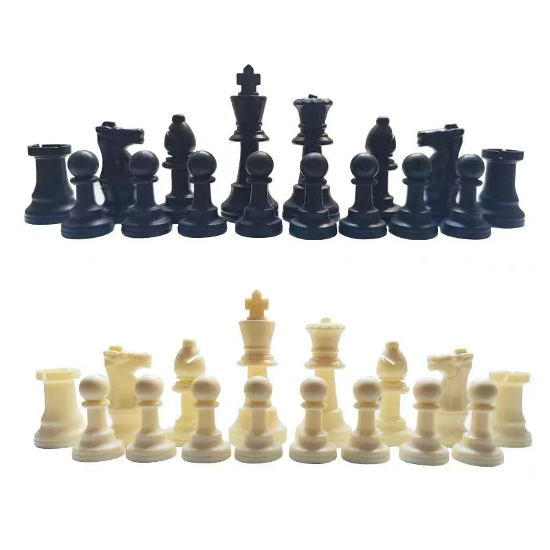 Houten schaakset met 32 klassieke schaakstukken