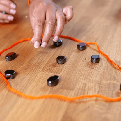 Magnetisch schaakspel met opvouwbaar schaakbord