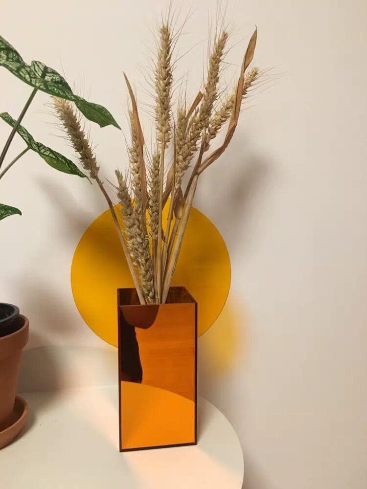 Kleurrijke acryl vaas met retro design