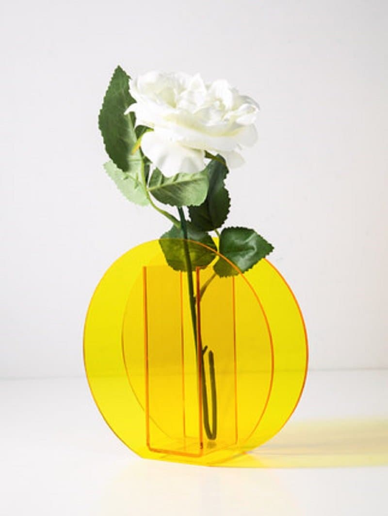 Kleurrijke acryl vaas met retro design