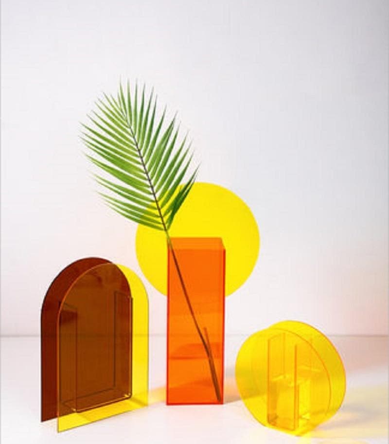 Kleurrijke acryl vaas met retro design