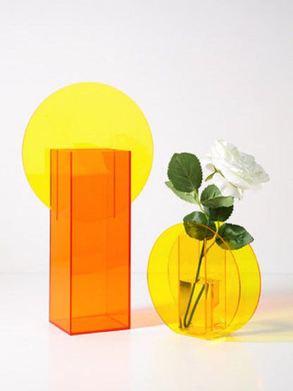 Kleurrijke acryl vaas met retro design