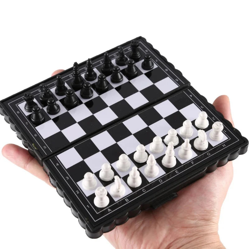 Magnetisch schaakspel met opvouwbaar schaakbord