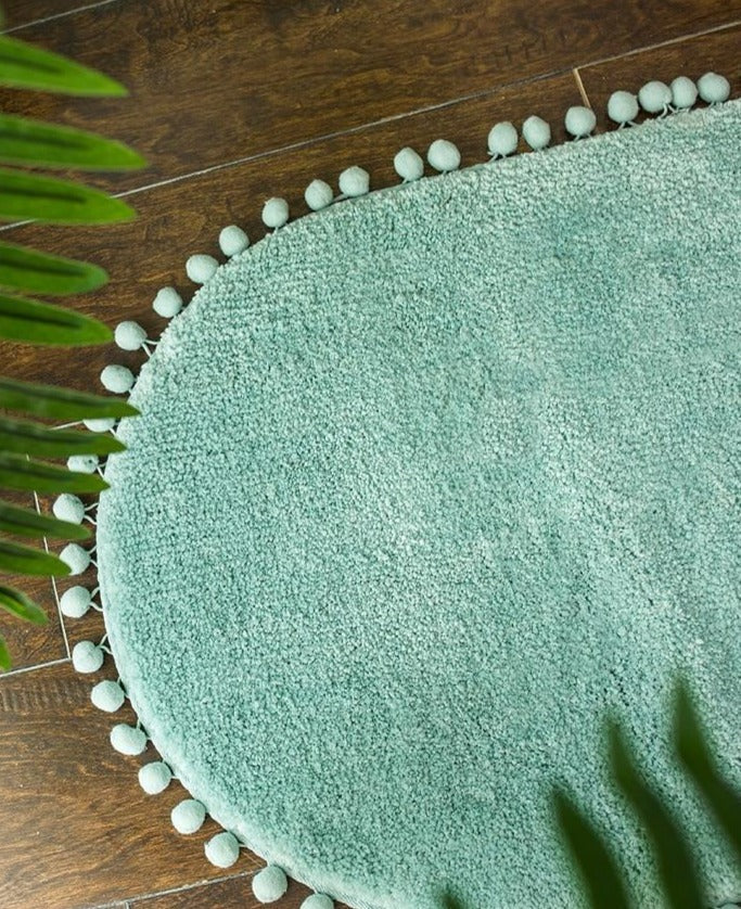 Ovaal vloerkleed met pompons en antislip