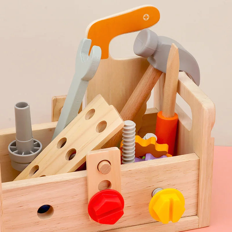 Houten gereedschapskist met montessori bouwspeelgoed