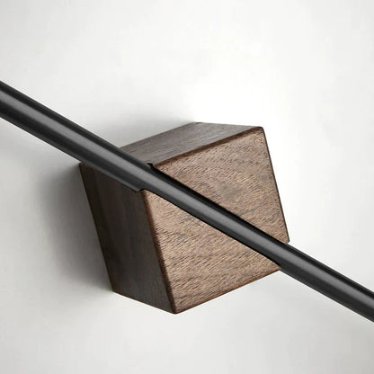 Houten handdoekhouder met minimalistisch wanddesign