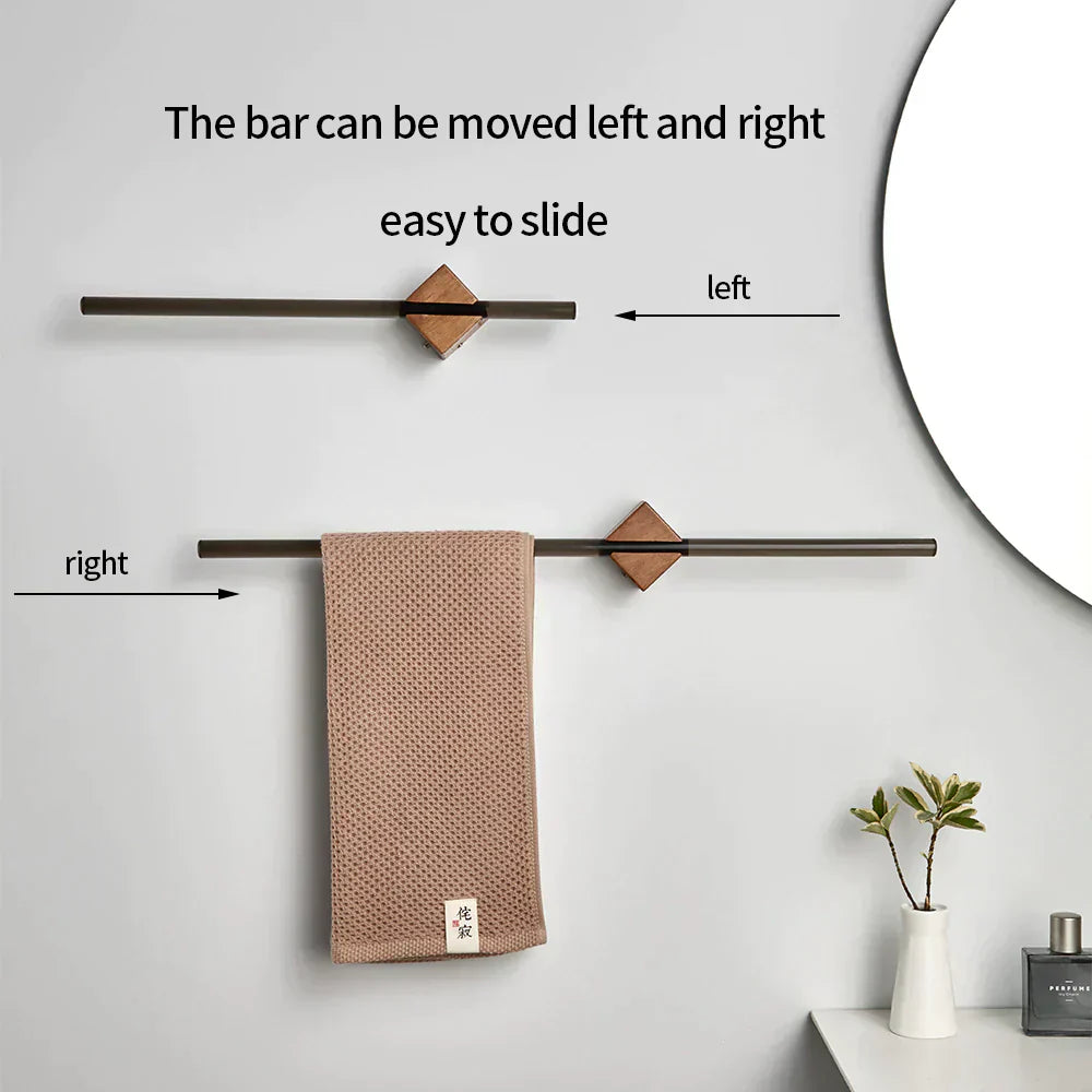 Houten handdoekhouder met minimalistisch wanddesign