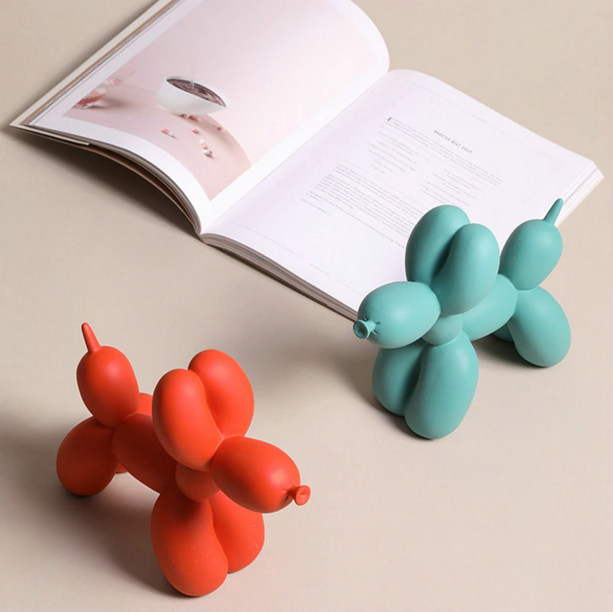 Canovo Ballonhond Beeldje van Polyresin met Matte Afwerking