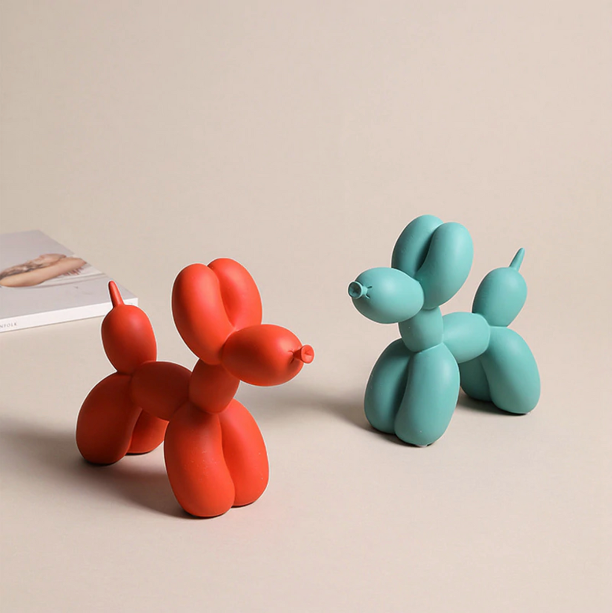 Canovo Ballonhond Beeldje van Polyresin met Matte Afwerking
