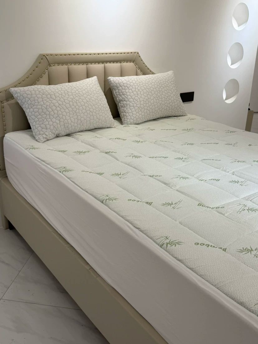 Bamboe matrasdekmatras van 5 cm met elastische hoeken