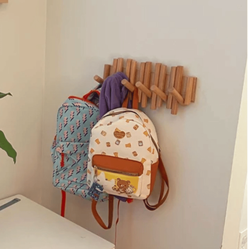 Houten wandkapstok met inklapbare haken