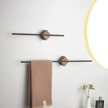 Houten handdoekhouder met minimalistisch wanddesign