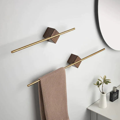 Houten handdoekhouder met minimalistisch wanddesign