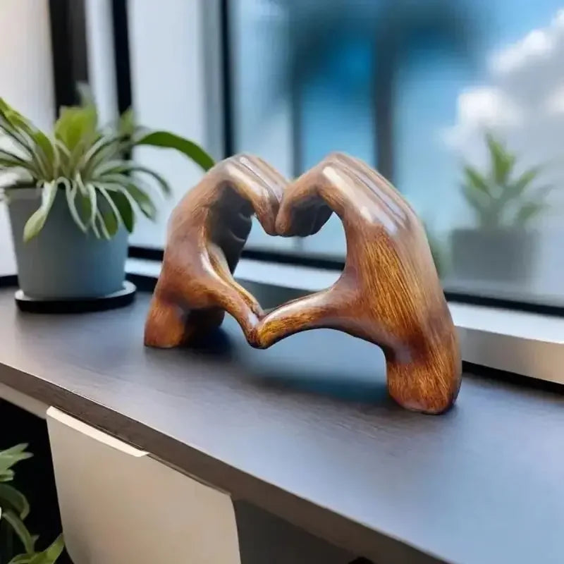 Handgemaakt houten hartbeeldje met natuurlijke houtnerf