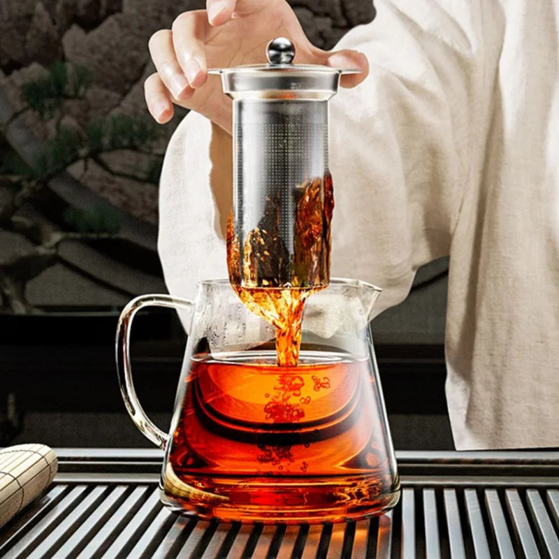 Glazen theepot met rvs theezeef en schenktuit