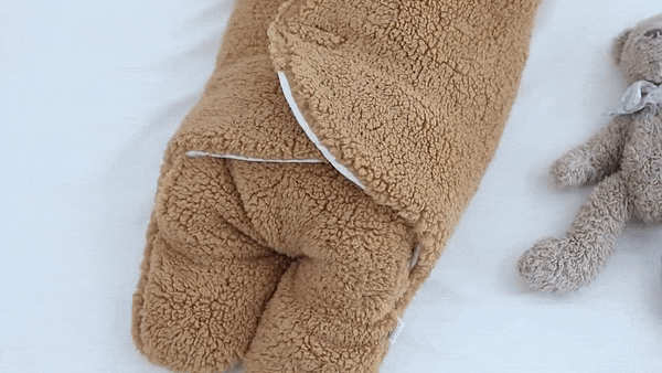 Ademende katoenen baby inbakerdoek met klittenbandsluiting