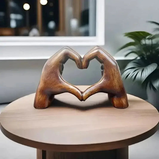 Handgemaakt houten hartbeeldje met natuurlijke houtnerf