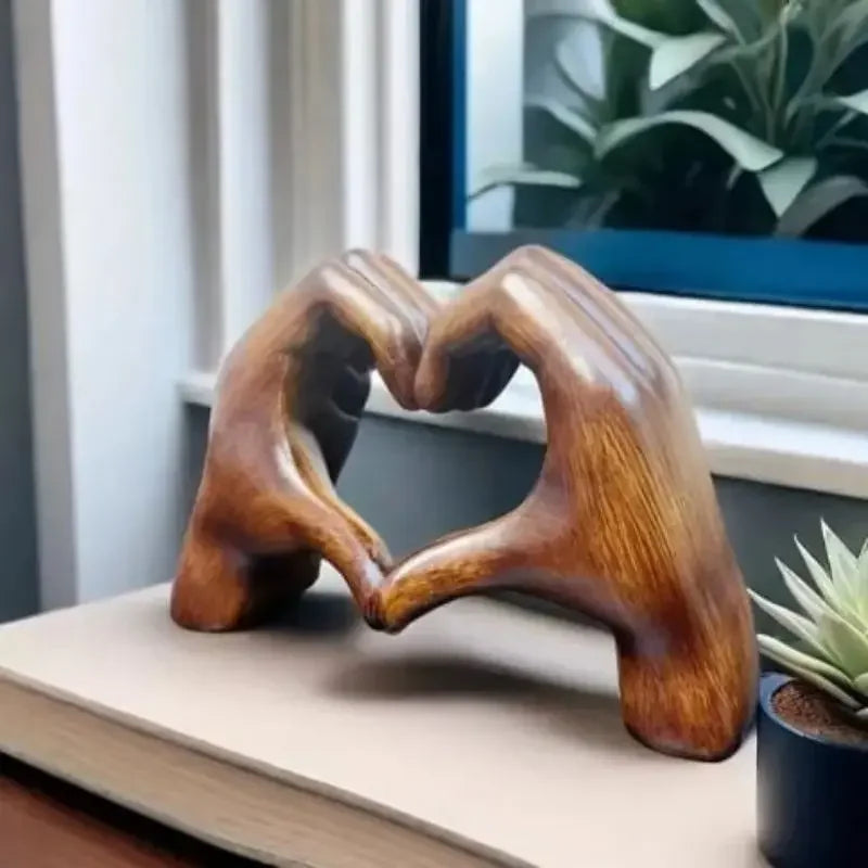 Handgemaakt houten hartbeeldje met natuurlijke houtnerf