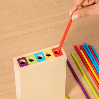 Houten stokkentoren spel met dobbelsteen voor kinderen