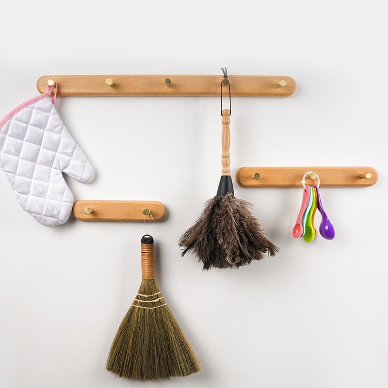 Houten wandkapstok met messing haken