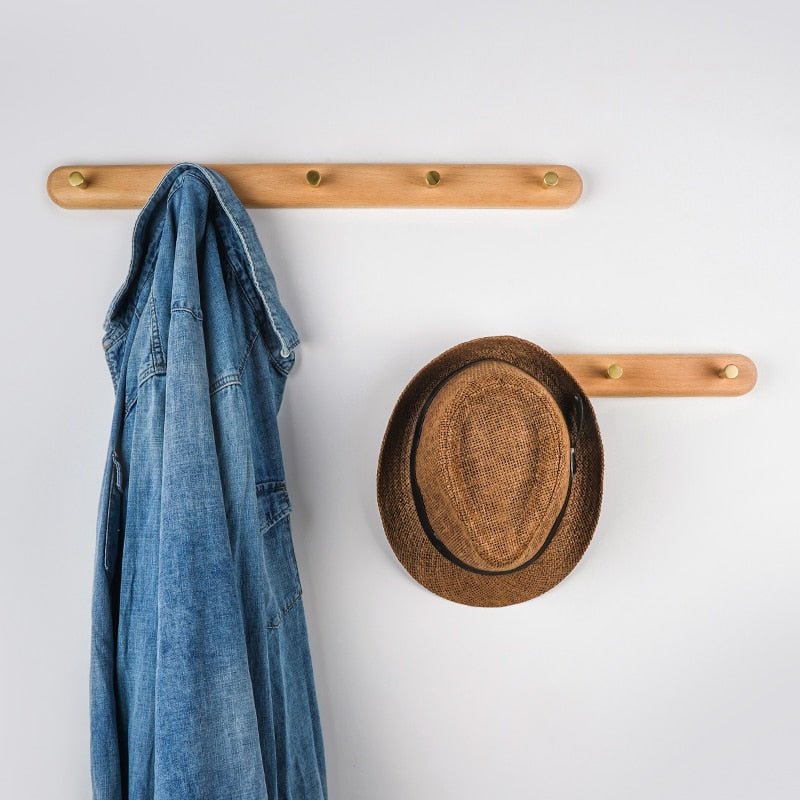 Houten wandkapstok met messing haken