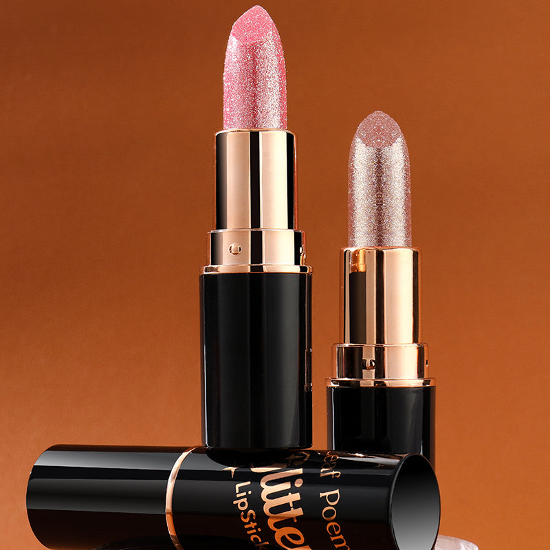 Waterbestendige en hydraterende glitterlippenstift met glanzende finish
