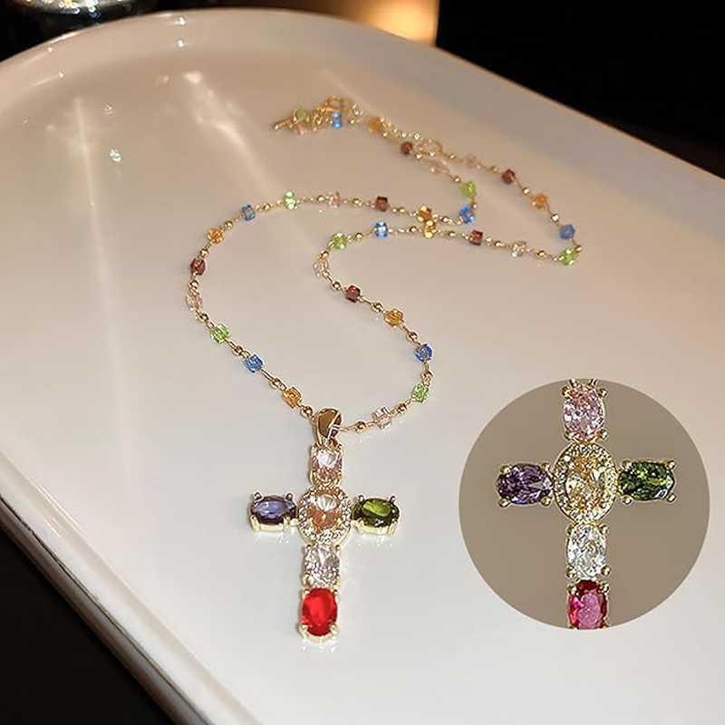 Kleurrijke ketting met kruisvormige hanger van strass