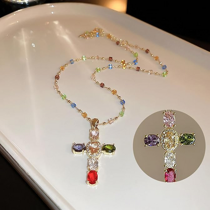 Kleurrijke ketting met kruisvormige hanger van strass