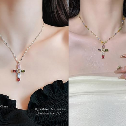 Kleurrijke ketting met kruisvormige hanger van strass