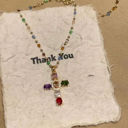 Kleurrijke ketting met kruisvormige hanger van strass