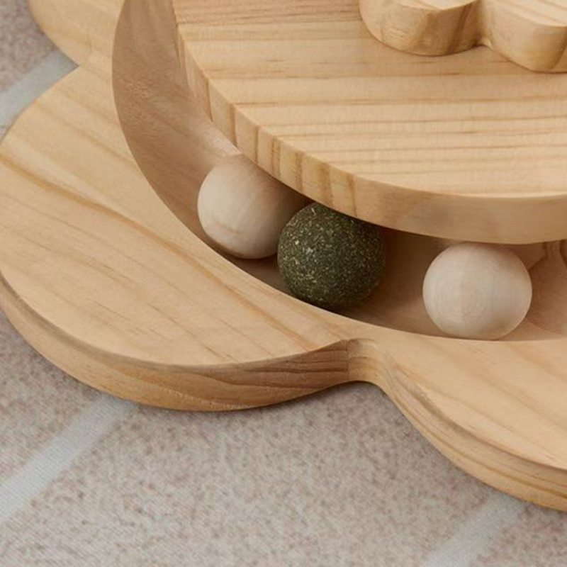 Multifunctionele houten krabpaal met ballenbaan en veerspeeltje