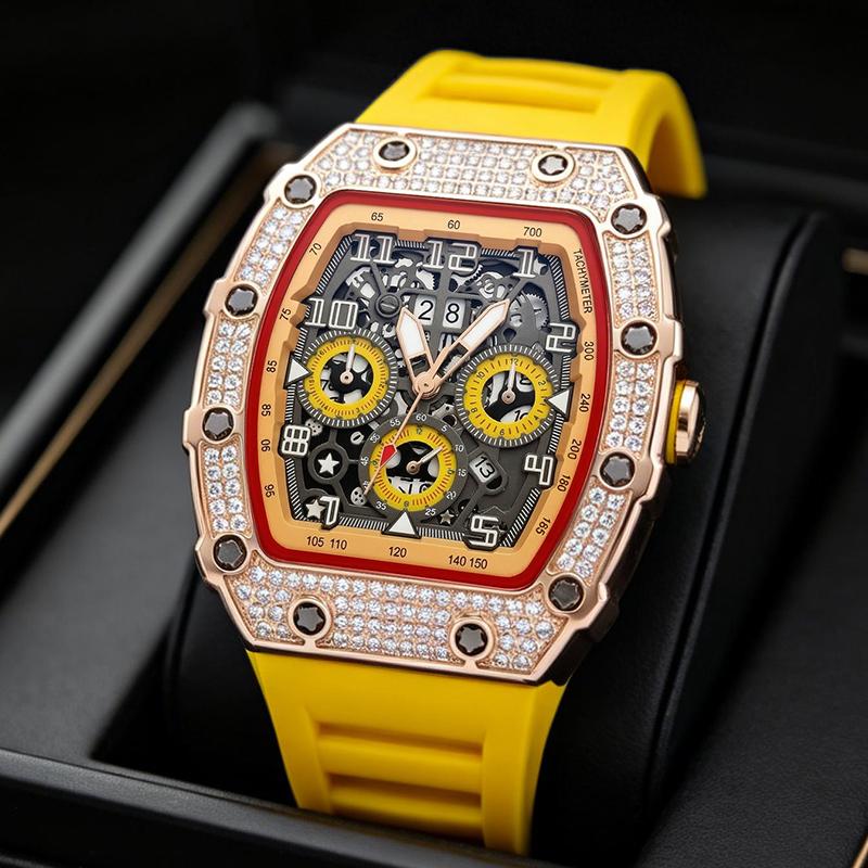 Luxe herenhorloge in tonneauvorm met strass-versiering