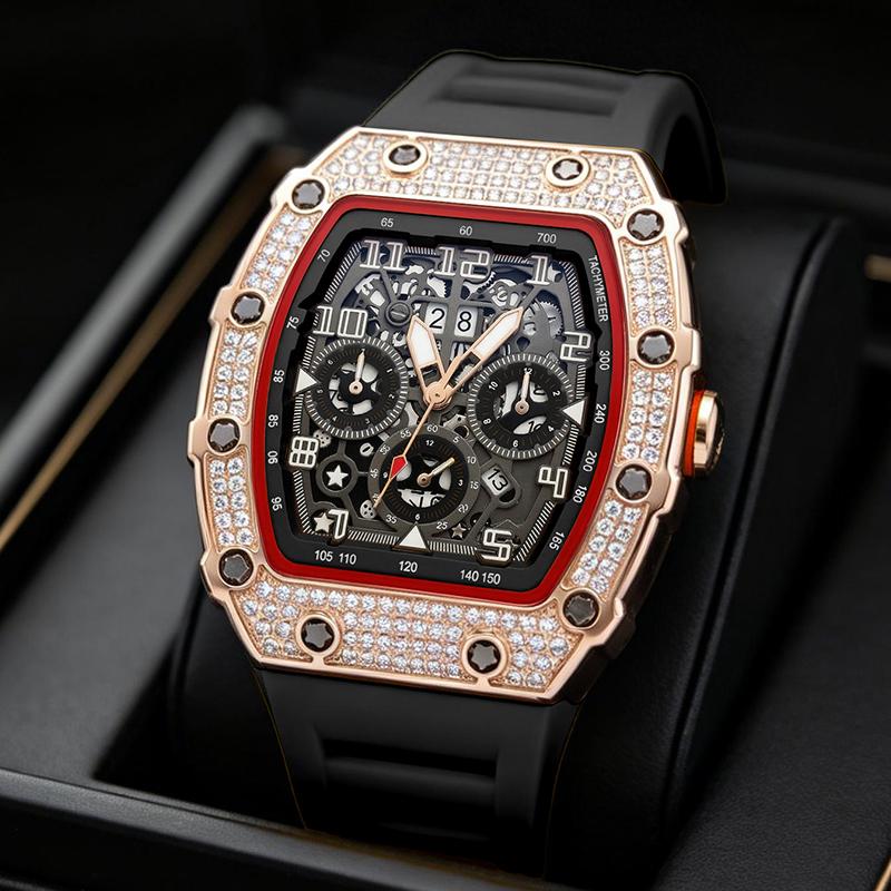 Luxe herenhorloge in tonneauvorm met strass-versiering