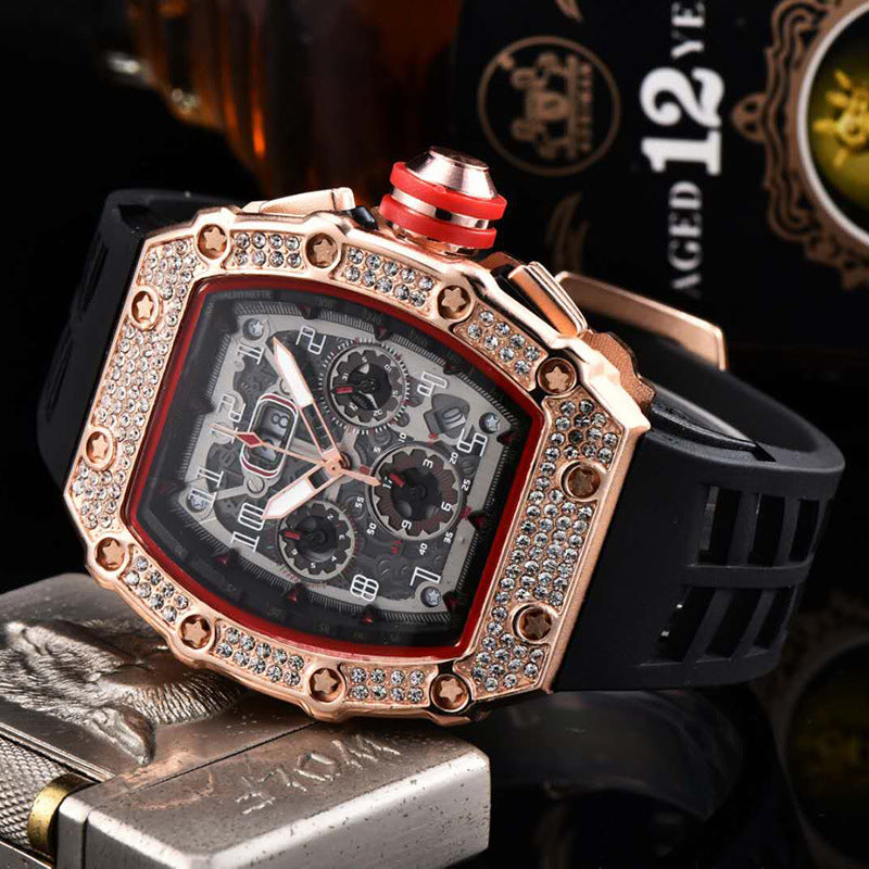 Luxe herenhorloge in tonneauvorm met strass-versiering