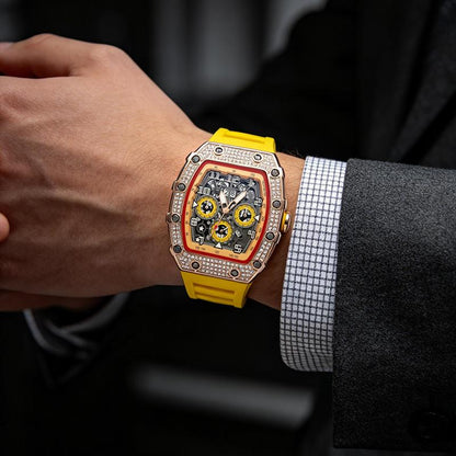 Luxe herenhorloge in tonneauvorm met strass-versiering