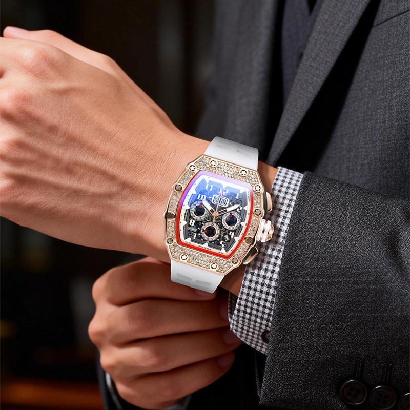 Luxe herenhorloge in tonneauvorm met strass-versiering