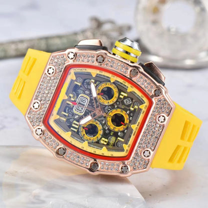 Luxe herenhorloge in tonneauvorm met strass-versiering