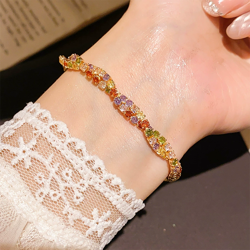 Verstelbare retro crossover armband met meerkleurige zirkonia